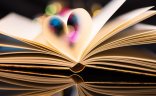 Buchseite zum Herz geformt